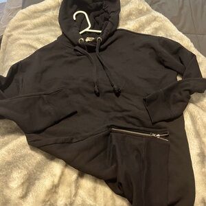 Black oversized sweater zipper detail sides